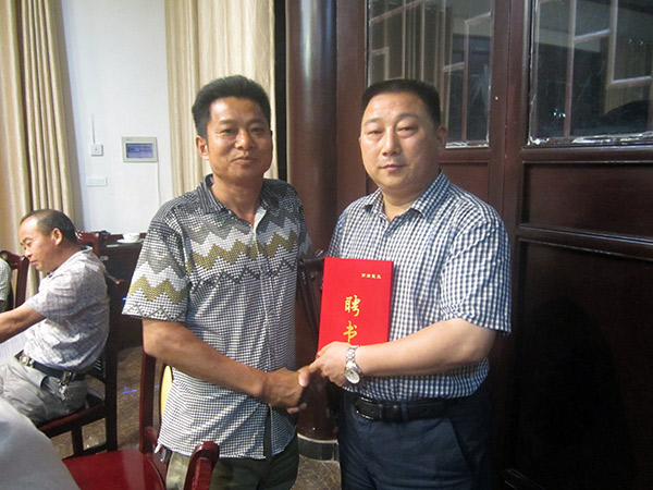 黎集乡北元村村支部书记朱地俊同志被聘为质量监督宣传大使