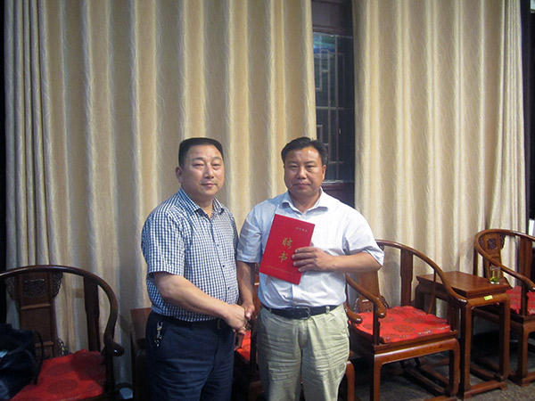 黎集乡东岳村村支部书记周伯刚同志被聘为质量监督宣传大使
