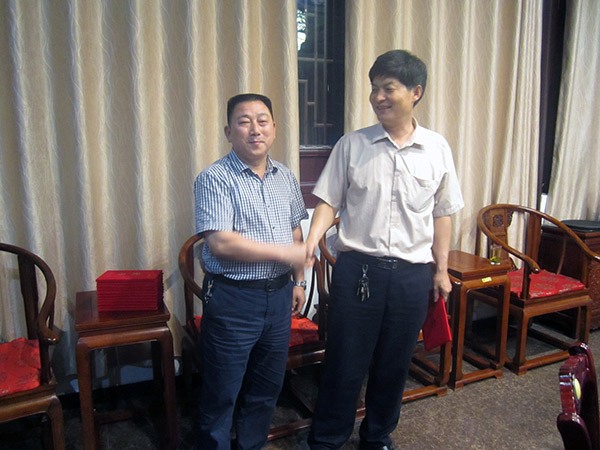 黎集乡卧龙村村支部书记谢春谷同志被聘为质量监督宣传大使